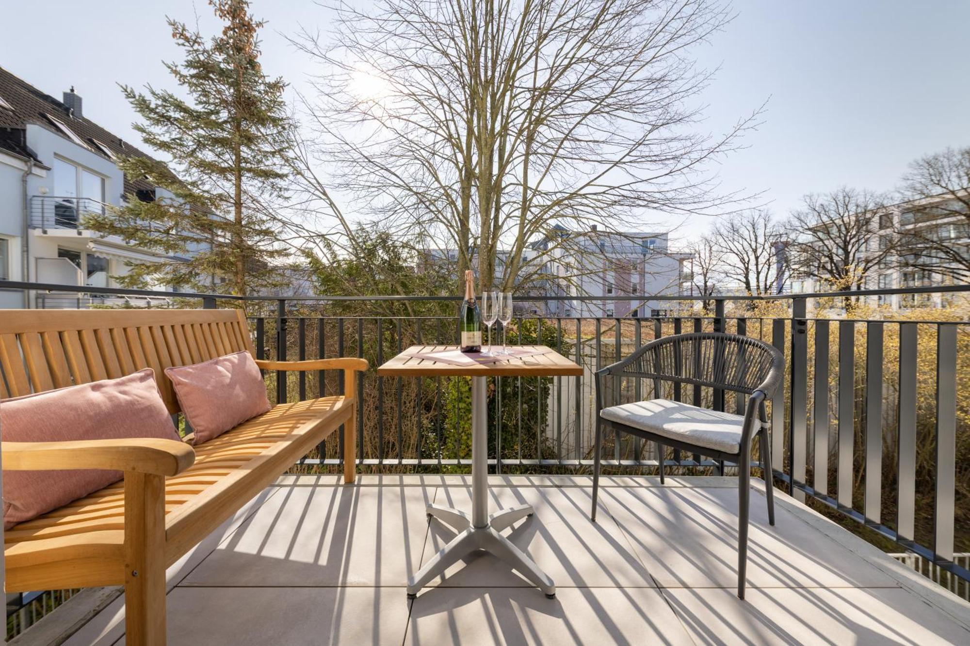 Ferienwohnung Strom Acht - Modern Frisch Inkl Stellplatz, Balkon - 200M Zum Alten Strom Rostock Luaran gambar